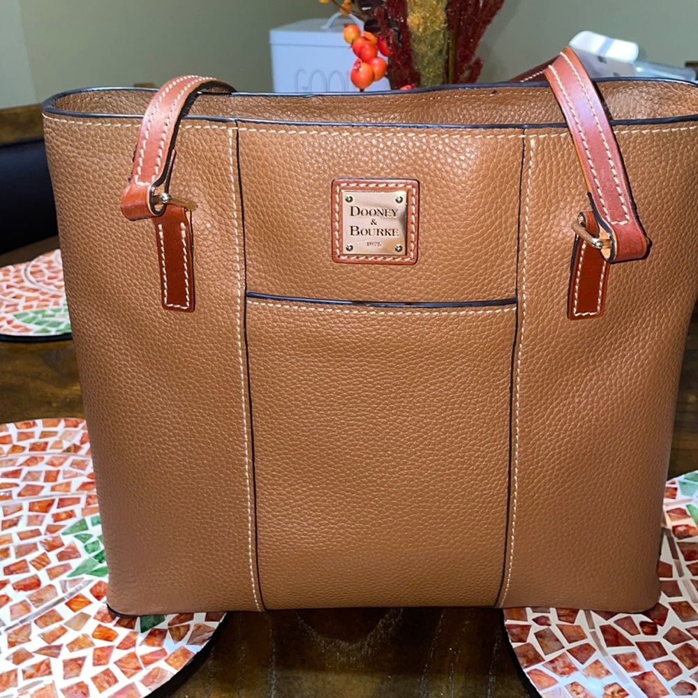 Dooney and Burke pebble grain tote in camel beautiful condition